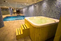 Rest Night Serviced Apartments - Al Hamra - Bathtub
