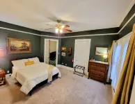 The Kings Throne Inn and Guest House Hotels in der Nähe von University of Toledo