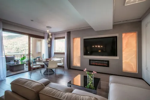 Florissa - by Myhomeincomo