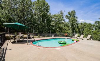 Lake Forest Luxury Log Cabins - Housity