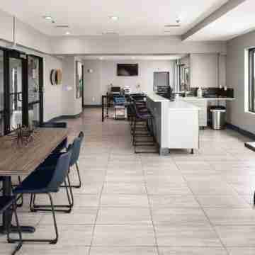 Come stay at our Horizon Hideaway. A modern downtown studio. Dining/Meeting Rooms