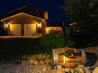 Uncorked Bed & Breakfast Hotels in Oliver