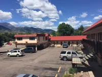 Garden of the Gods Motel - Motels