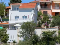 Apartments Elvis Hotels in Primosten