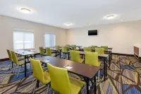 Holiday Inn Express & Suites Three Rivers Hotels in Newberg Township