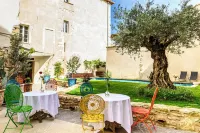 Palais Aoma, hôtel Particulier de Luxe en Provence Hotels near CAMPREDON art & image