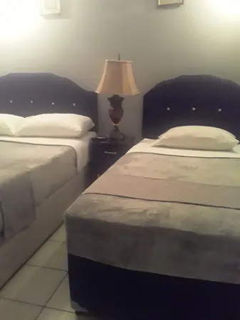 Derick's Inn Отели в г. Tunapuna