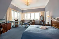 Schlosshotel Ralswiek Hotels in Neddesitz