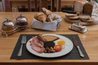 Bishopcleugh Guest House - breakfast