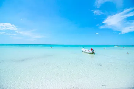 Amaite Beach Hotel Отели в г. Ольбокс