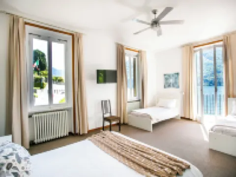 Darsena di Riva Grande Hotels in Moltrasio