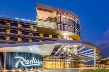 Radisson Hotel and Convention Centre OR Tambo Airport Отели в г. Кемптон Парк