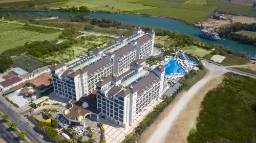 Lake River Side Hotel Spa