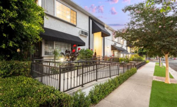 Wilshire Crest Hotel