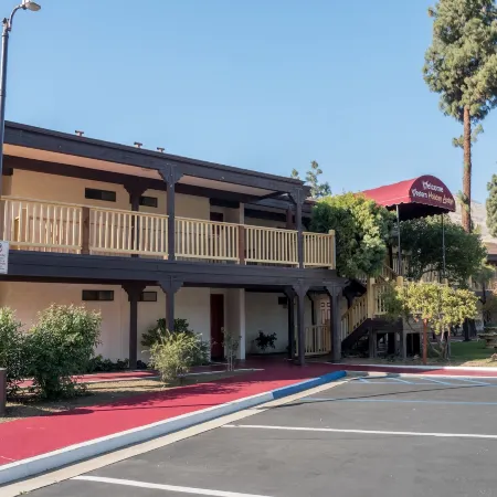 Western Holiday Lodge