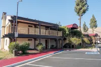 Western Holiday Lodge - parking