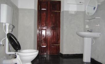 The Colonial Villa