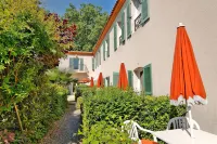 Best Western LOrangerie Hotel dekat Carré d'Art