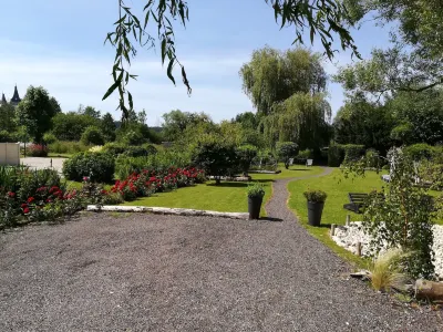 Cléome Hotels in Mesnil-Follemprise