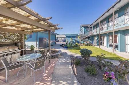 Taylors Motel Отели в г. Ашбертон