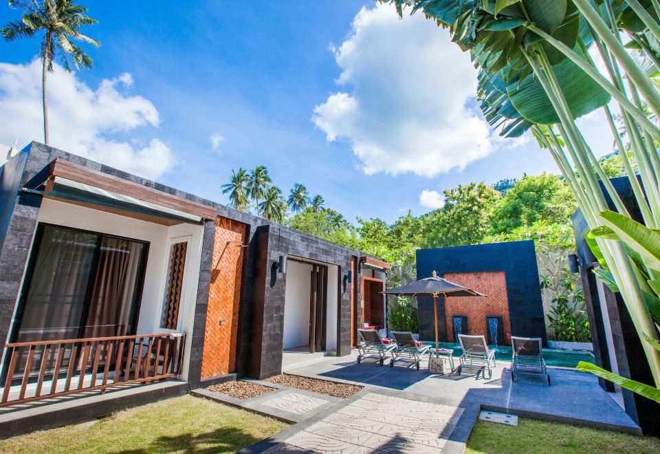 앰플 사무이 럭셔리 풀 빌라 수영장