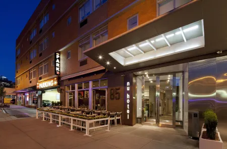 NU Hotel Отели рядом с достопримечательностью «Кладбище Грин-Вуд»