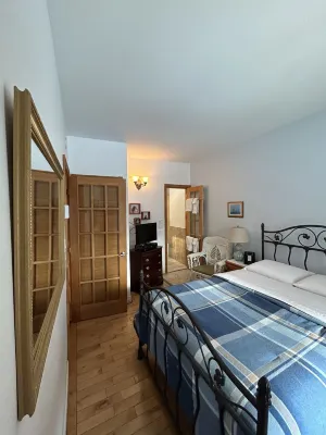 Gite le Sieur de Joliette Hotels in Longueuil