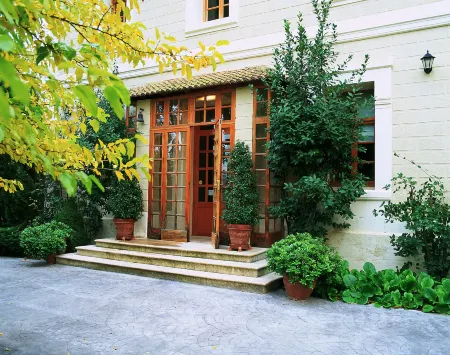 Hotel l'Estació Отели рядом с достопримечательностью «Torreta Mariola»