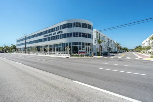 Stylish-King Beds, Free Parking, Near Attractions