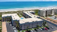 2B/2B OCEAN VIEW CLOSE TO DOWNTOWN COCOA BEACH