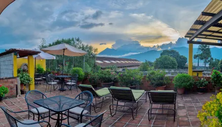 Hotel Las Camelias Inn by Ahs