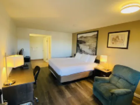 Super 8 by Wyndham 100 Mile House Hotels in 100 Mile House