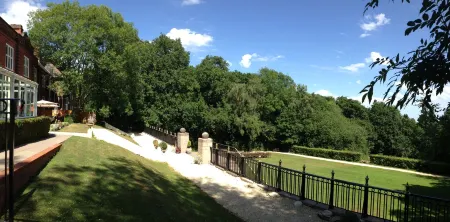 Southcrest Manor Hotel, BW Signature Collection Отели в г. Реддич