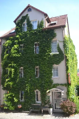 Pension Mahrets Puppenstube - parking