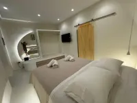White Sand Jacuzzi Suite Hotels in Ios