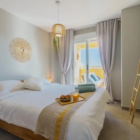 Calahonda Royale Seaview Suite - Happy Rentals