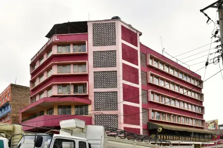 Maru B Courts Hotel Отели в г. Ньери