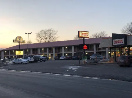 Knights Inn Oswego East Отели рядом с достопримечательностью «Safe Haven Museum»