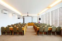 The One Hotel Makassar Hotels in Bezirk Makassar