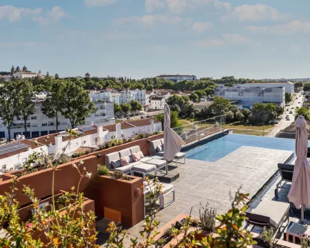 Vitoria Stone Hotel โรงแรมในแอวูรา