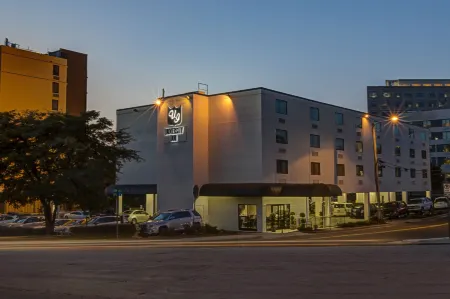 University Inn Duke Отели рядом с достопримечательностью «Университет Дьюк»