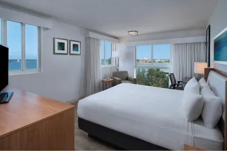 拿騷市中心／賈卡努海灘萬怡飯店