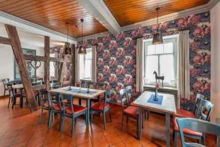 Hotel Gasthof Zum Rössle Отели рядом с достопримечательностью «experimenta - Das Science Center»