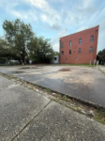 Charming studio apartment , free parking, WiFi in historic downtown Mobile