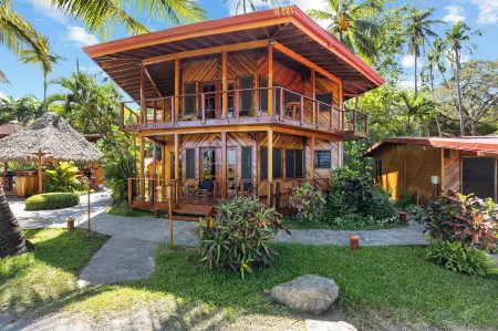 Tambor Tropical Beach Resort- Adults Only Отели в г. Тамбор