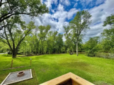 Charming 2-bedroom Cottage by the River