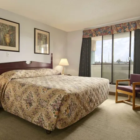 Super 8 by Wyndham Red Deer
