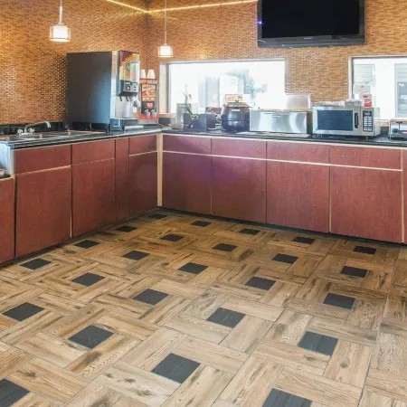 Super 8 by Wyndham Van Buren/Ft. Smith Area
