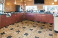 Super 8 by Wyndham Van Buren/Ft. Smith Area Hotels in Roland