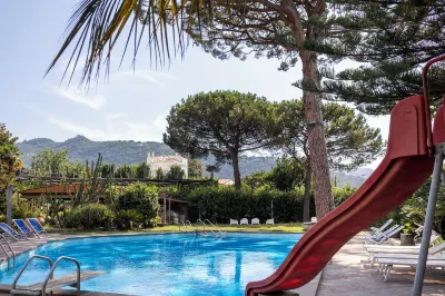 Gargiulo Suites Hôtels à proximité de : Castello Colonna